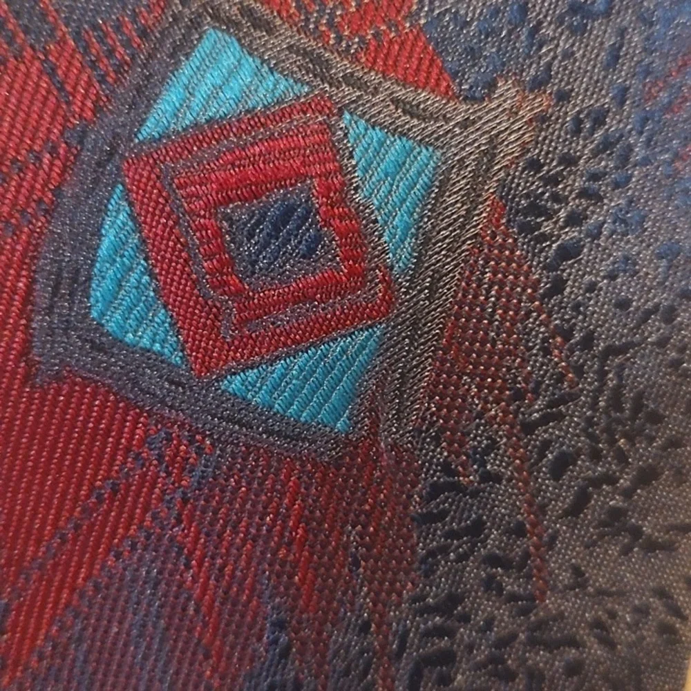 Halston RETRO Silk Texture Geometric Black and Red 4